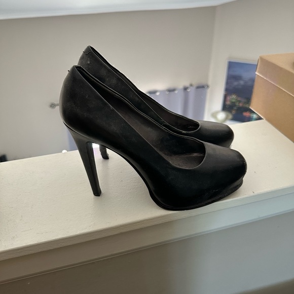 Vera Wang Heels - Picture 3 of 3